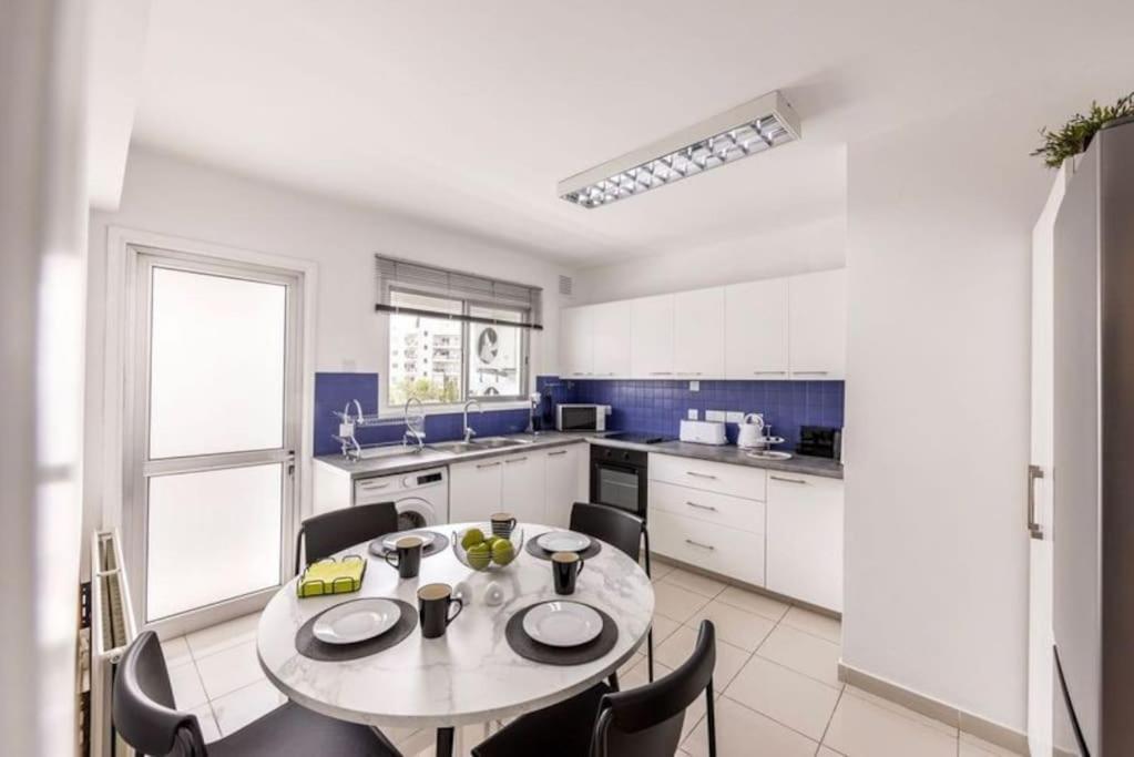 Appartement Luxurious Bright & Stylish 2Br With Office In Nicosie Extérieur photo