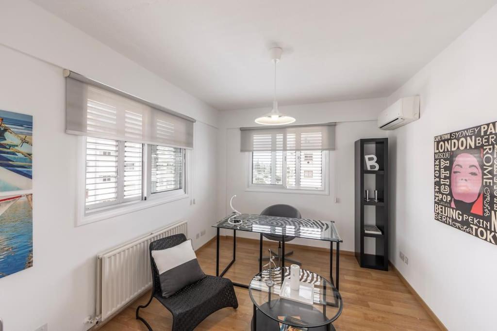 Appartement Luxurious Bright & Stylish 2Br With Office In Nicosie Extérieur photo