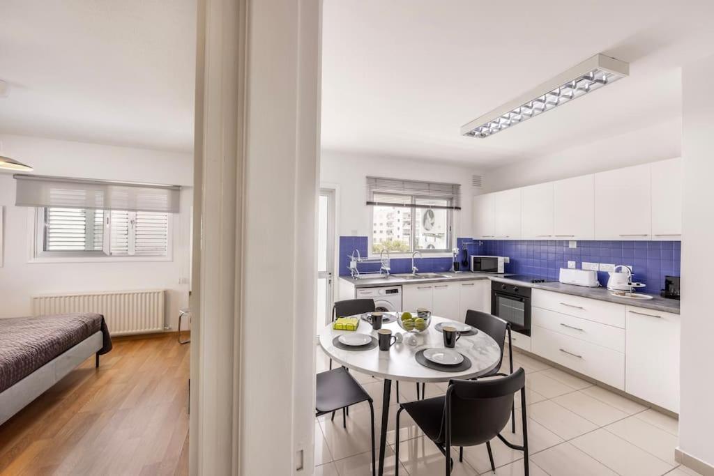 Appartement Luxurious Bright & Stylish 2Br With Office In Nicosie Extérieur photo